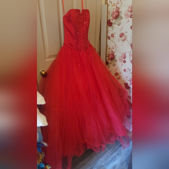 Red Stapless Prom Dress/Gown - Picture 2 of 8